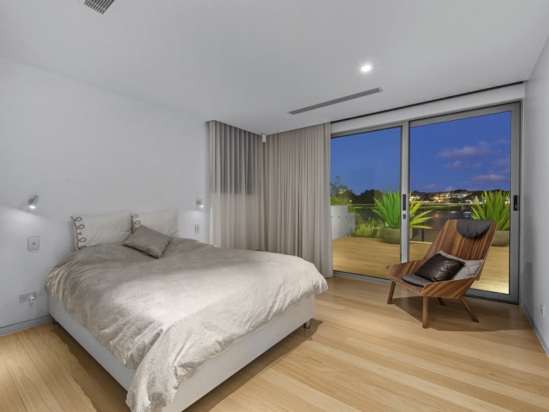10 Wynnum Road, Norman Park QLD 4170