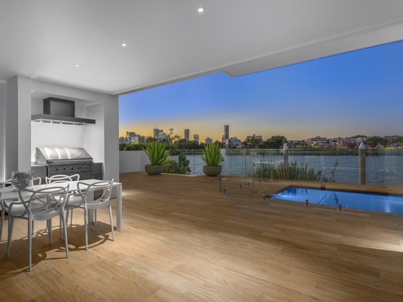 10 Wynnum Road, Norman Park QLD 4170