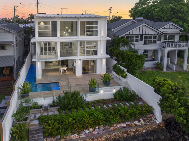 10 Wynnum Road, Norman Park QLD 4170