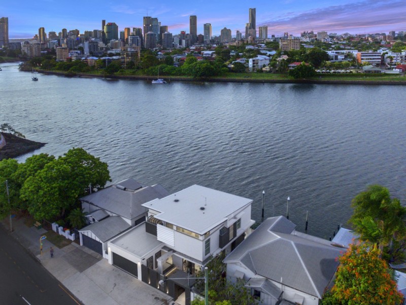 10 Wynnum Road, Norman Park QLD 4170