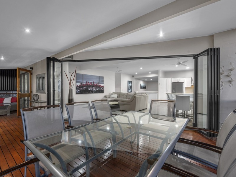 24 Pine Street, Bulimba QLD 4171