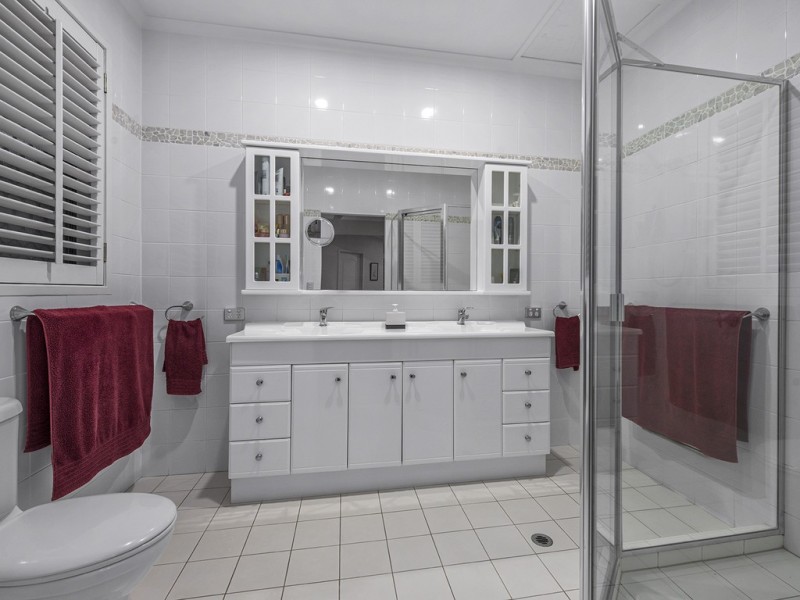 24 Pine Street, Bulimba QLD 4171