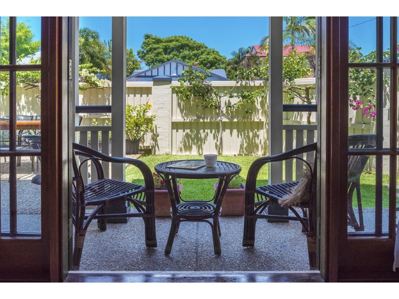 2/48 Winchester Street, Hamilton QLD 4007