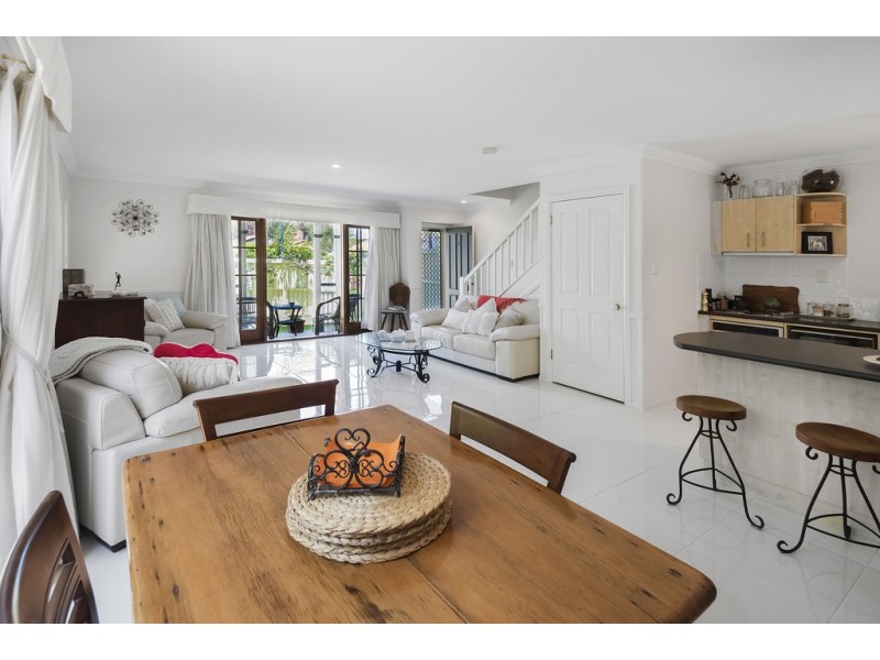 2/48 Winchester Street, Hamilton QLD 4007