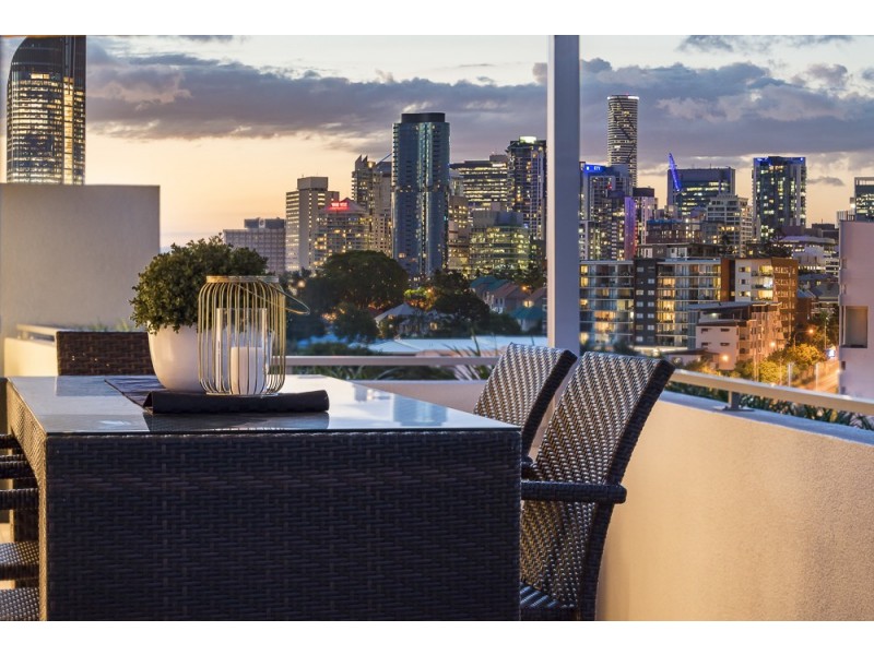 18/215 Wellington Road, Kangaroo Point QLD 4169