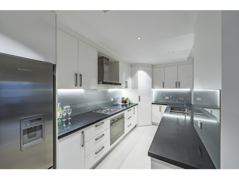 18/215 Wellington Road, Kangaroo Point QLD 4169