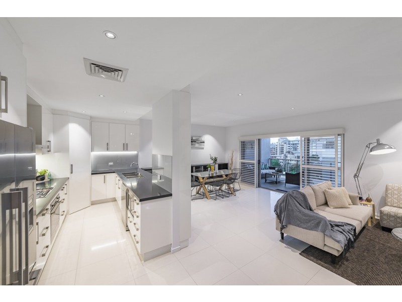 18/215 Wellington Road, Kangaroo Point QLD 4169