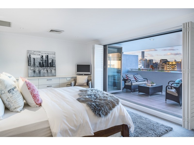 18/215 Wellington Road, Kangaroo Point QLD 4169