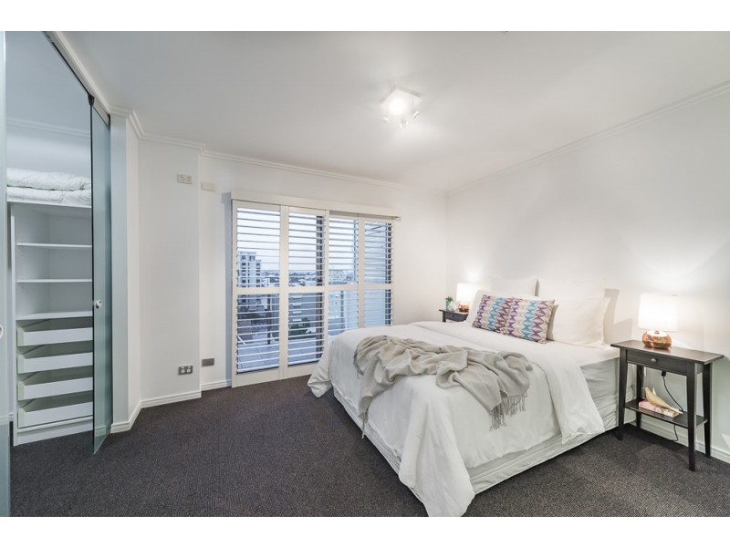 18/215 Wellington Road, Kangaroo Point QLD 4169