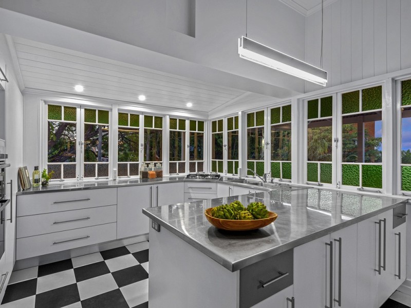 24 Walker Avenue, Teneriffe QLD 4005