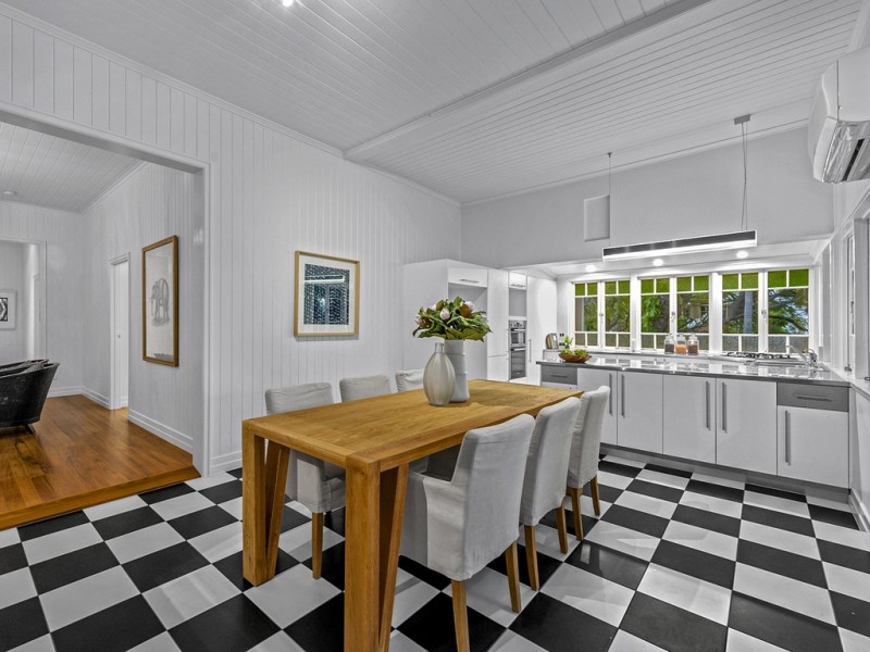 24 Walker Avenue, Teneriffe QLD 4005