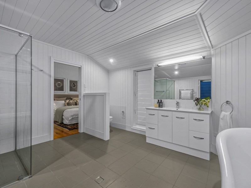 24 Walker Avenue, Teneriffe QLD 4005