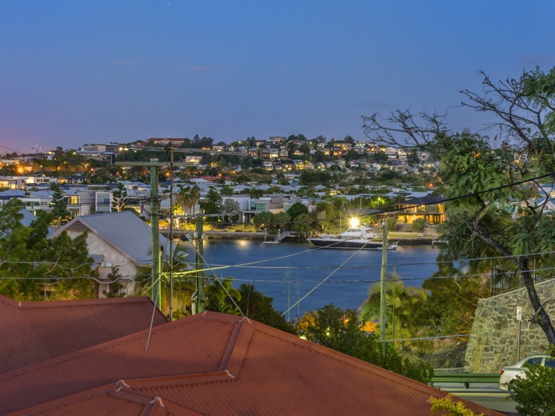 24 Walker Avenue, Teneriffe QLD 4005