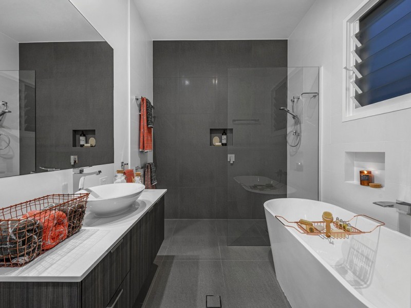 64 Leslie Street, Bardon QLD 4065