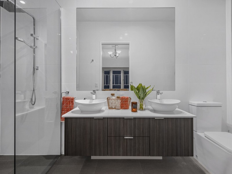 64 Leslie Street, Bardon QLD 4065