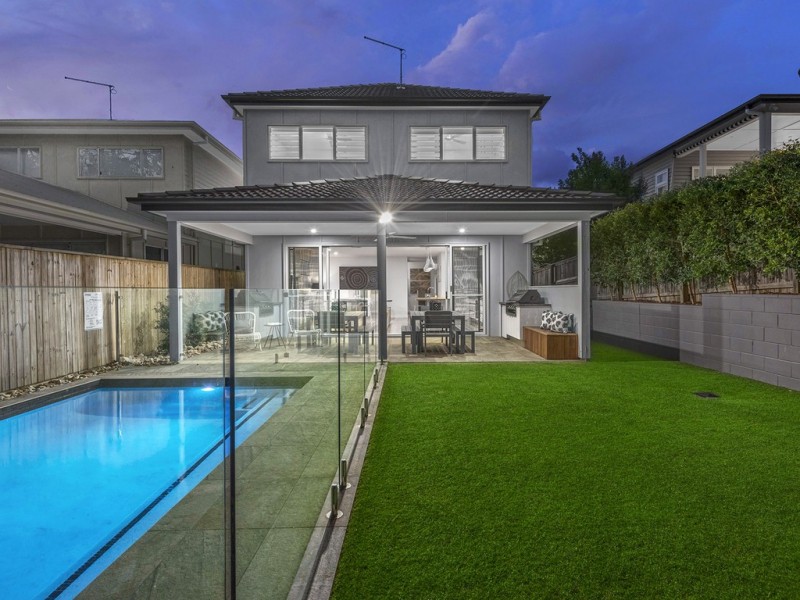 64 Leslie Street, Bardon QLD 4065