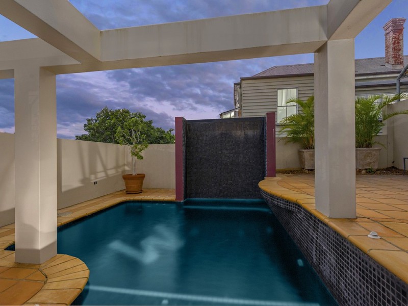 4/33 Hampstead Road, Highgate Hill QLD 4101