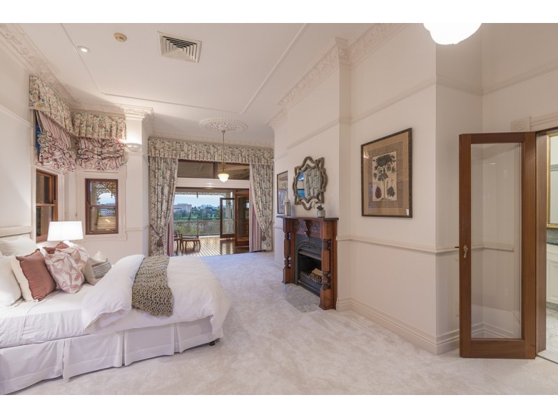 50 Dauphin Terrace, Highgate Hill QLD 4101