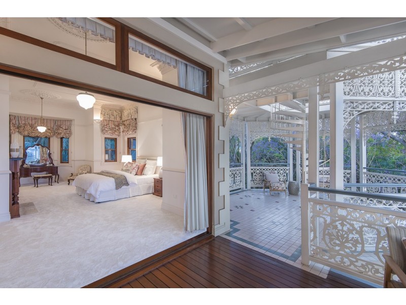 50 Dauphin Terrace, Highgate Hill QLD 4101