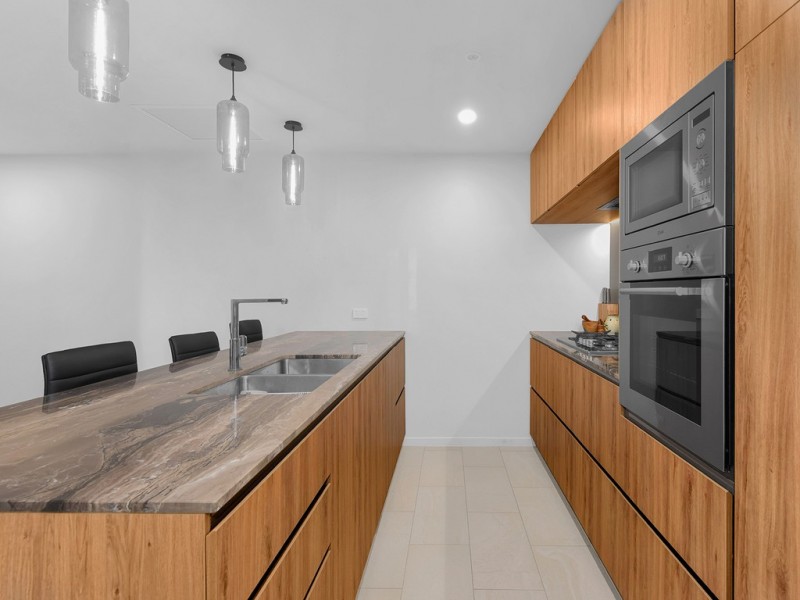 212/27 Commercial Road, Newstead QLD 4006