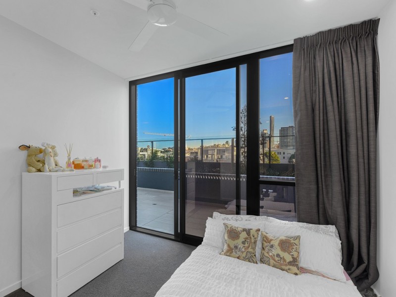 212/27 Commercial Road, Newstead QLD 4006