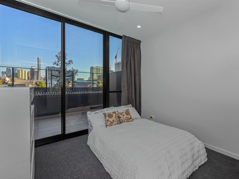 212/27 Commercial Road, Newstead QLD 4006