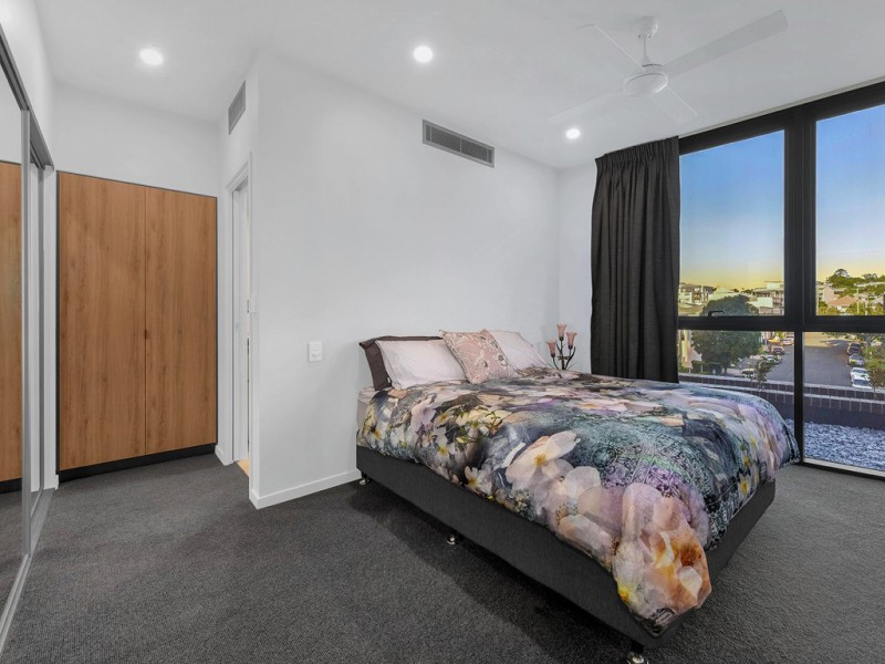 212/27 Commercial Road, Newstead QLD 4006