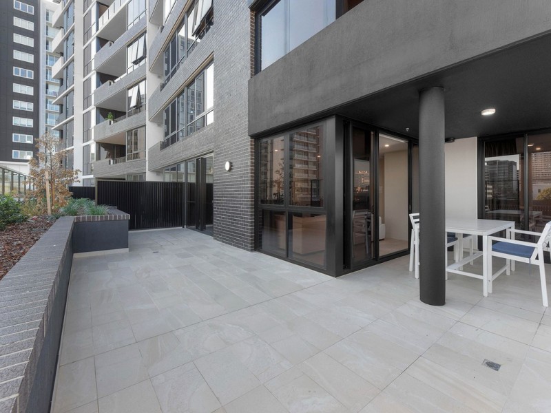 212/27 Commercial Road, Newstead QLD 4006