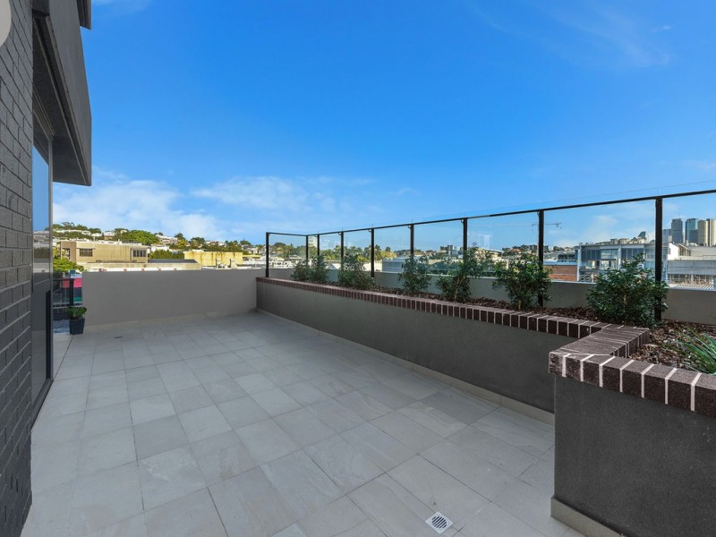 212/27 Commercial Road, Newstead QLD 4006