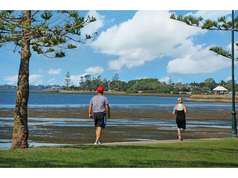 7-9 Kitchener Street, Wynnum QLD 4178