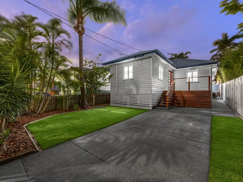 4 White Street, Everton Park QLD 4053