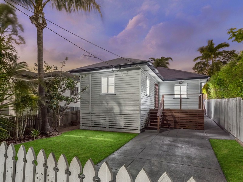 4 White Street, Everton Park QLD 4053