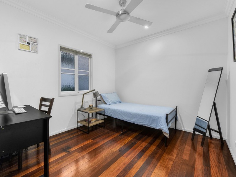 4 White Street, Everton Park QLD 4053