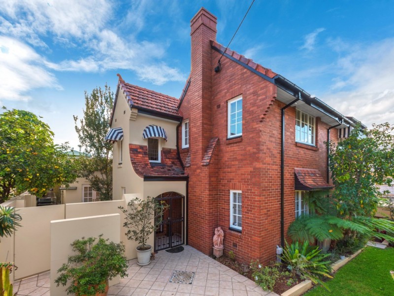 10 Liverpool Road, Clayfield QLD 4011