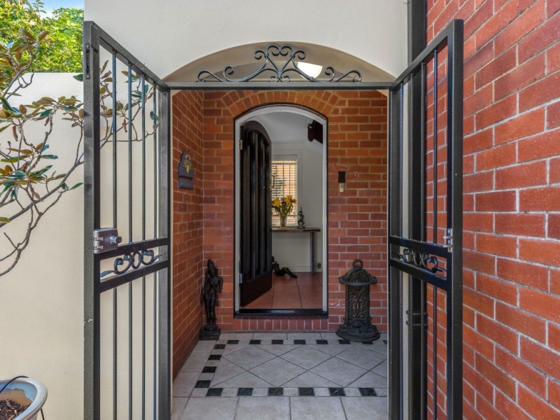 10 Liverpool Road, Clayfield QLD 4011