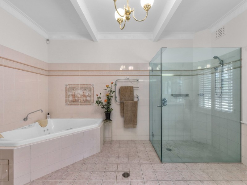 10 Liverpool Road, Clayfield QLD 4011