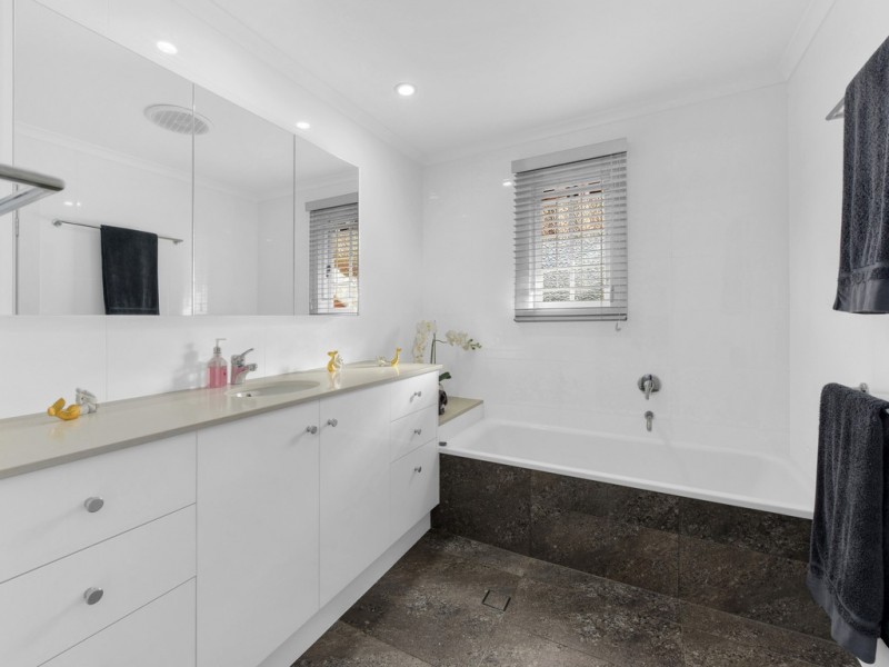 10 Liverpool Road, Clayfield QLD 4011