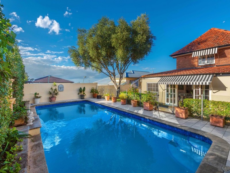 10 Liverpool Road, Clayfield QLD 4011