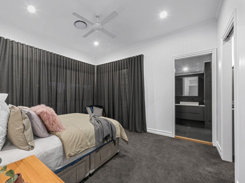 54 Moulton Street, Ashgrove QLD 4060