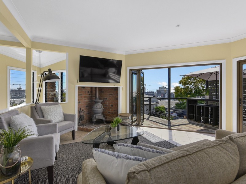 9 Teneriffe Drive, Teneriffe QLD 4005