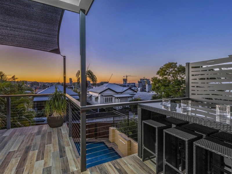 9 Teneriffe Drive, Teneriffe QLD 4005