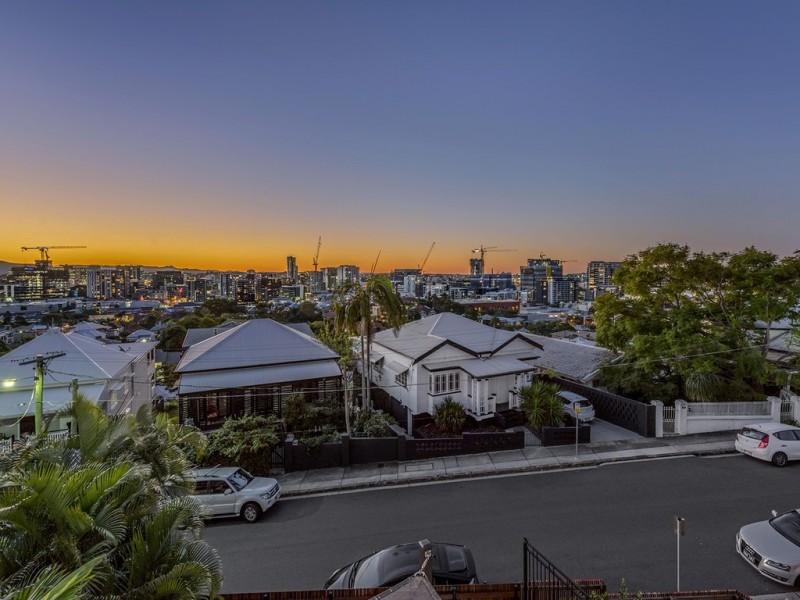 9 Teneriffe Drive, Teneriffe QLD 4005