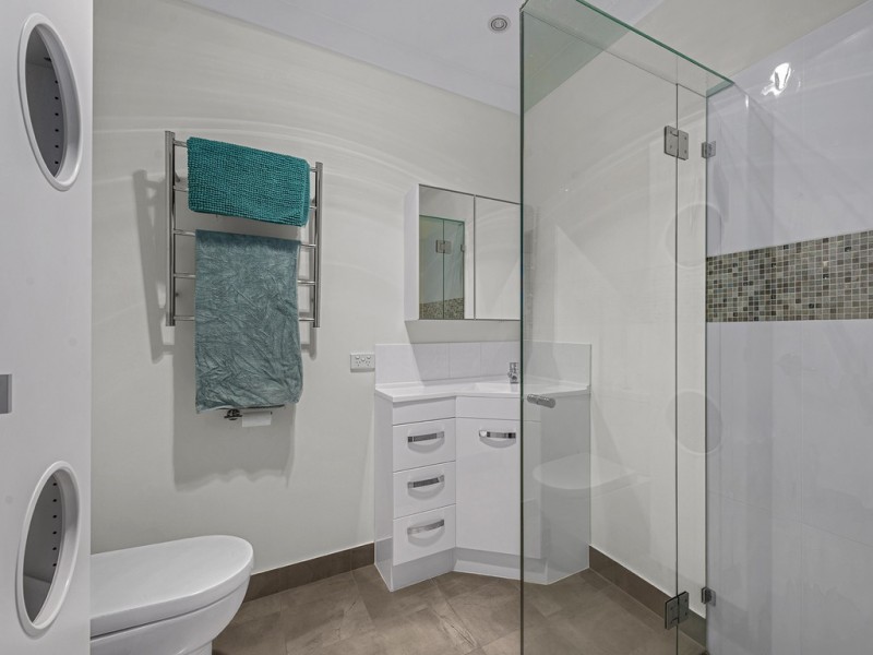 9 Teneriffe Drive, Teneriffe QLD 4005