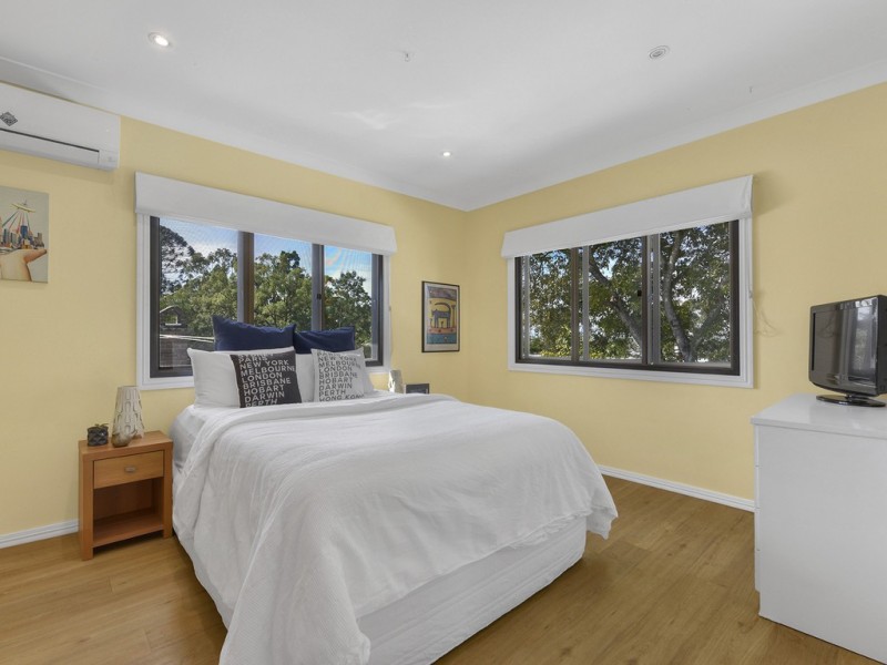 9 Teneriffe Drive, Teneriffe QLD 4005