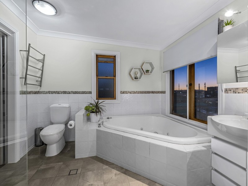 9 Teneriffe Drive, Teneriffe QLD 4005