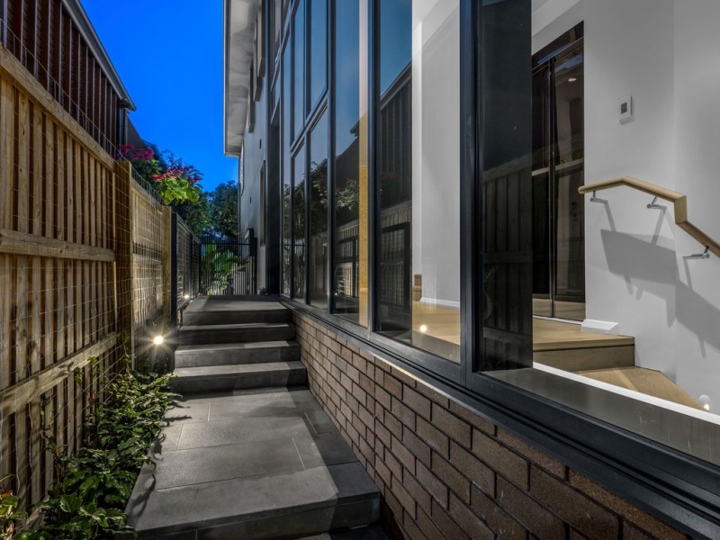 89 Oxlade Drive, New Farm QLD 4005