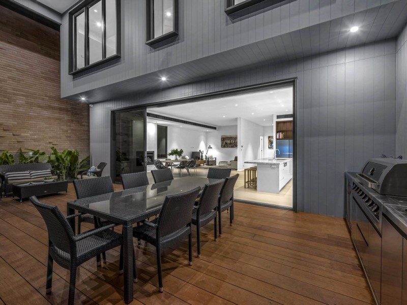 89 Oxlade Drive, New Farm QLD 4005