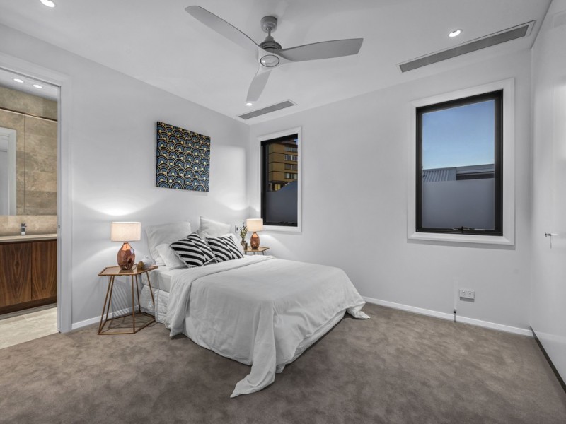 89 Oxlade Drive, New Farm QLD 4005