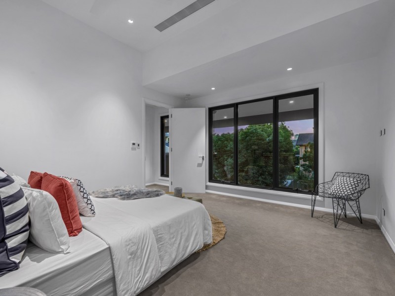 89 Oxlade Drive, New Farm QLD 4005