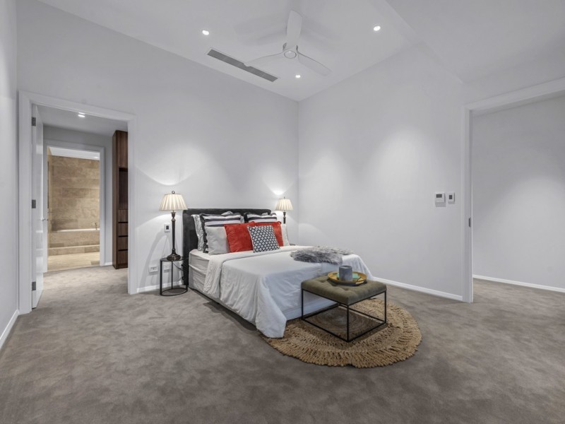 89 Oxlade Drive, New Farm QLD 4005